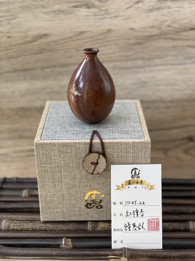 JW05.22 紅壇香 漆藝小瓶 視角 6